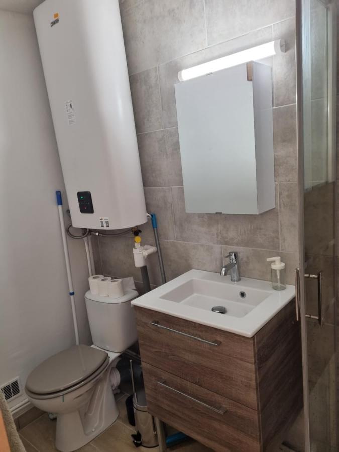 Charmant Studio Neuf 150M Plage Sur Avenue Principale Climatise Et Parking كافالير سور مير المظهر الخارجي الصورة