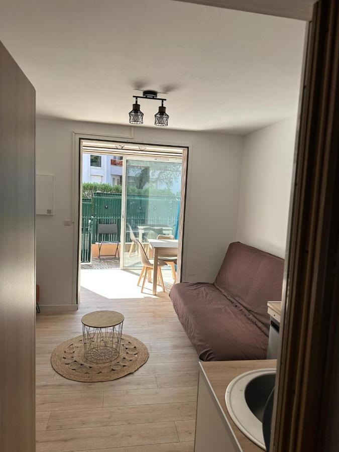 Charmant Studio Neuf 150M Plage Sur Avenue Principale Climatise Et Parking كافالير سور مير المظهر الخارجي الصورة