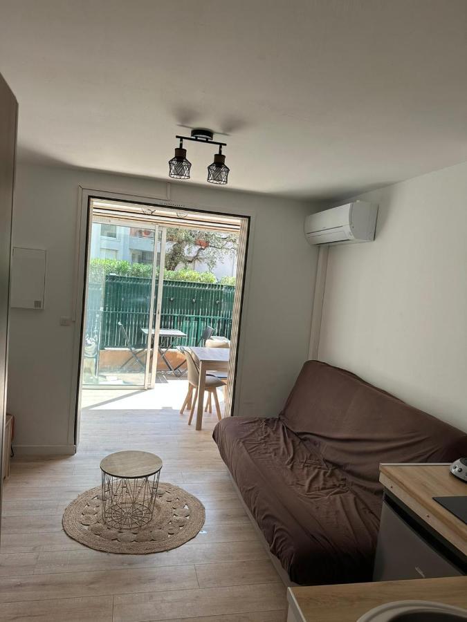 Charmant Studio Neuf 150M Plage Sur Avenue Principale Climatise Et Parking كافالير سور مير المظهر الخارجي الصورة